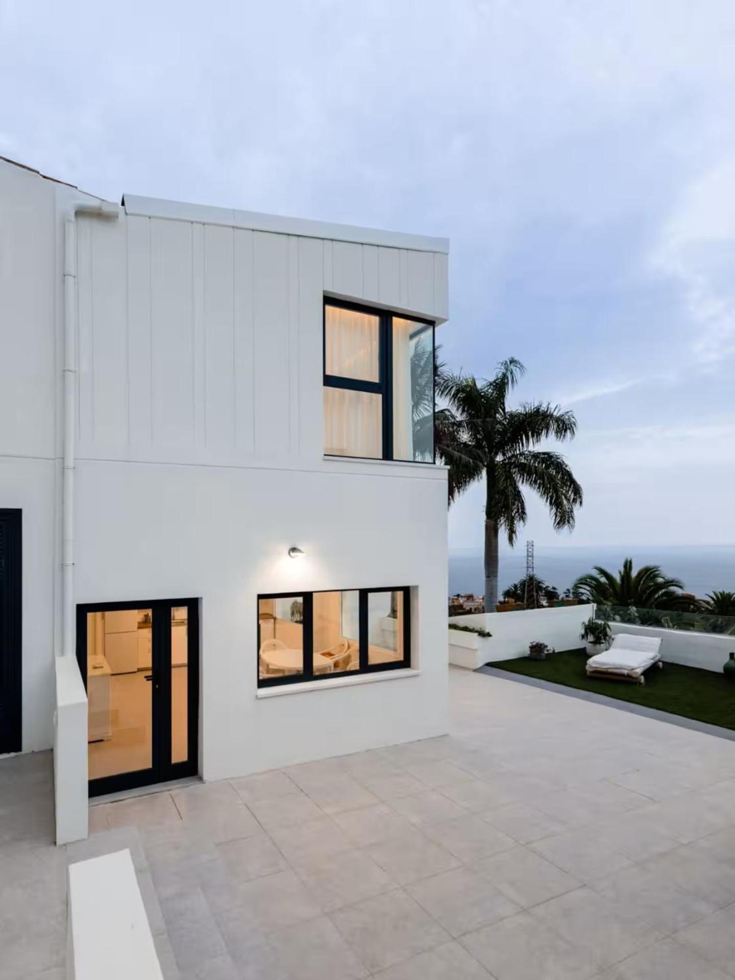 Sunset Horizon Hideaway & Terrace, Apartment